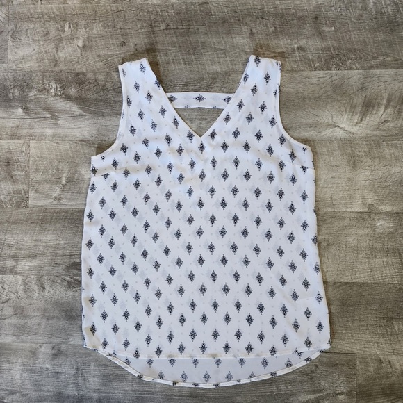 Maurices Tops - Maurices Medallion Print White V-Neck Tank Top Size Small